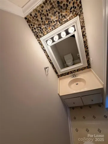 $1,325 | 7906 Oak Meadow Court, Charlotte, NC 28210