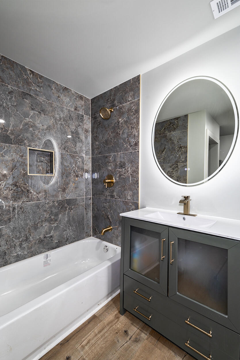 2001 Jackson Street Chattanooga, TN 37404 - Photo 12 of 22 Bathroom