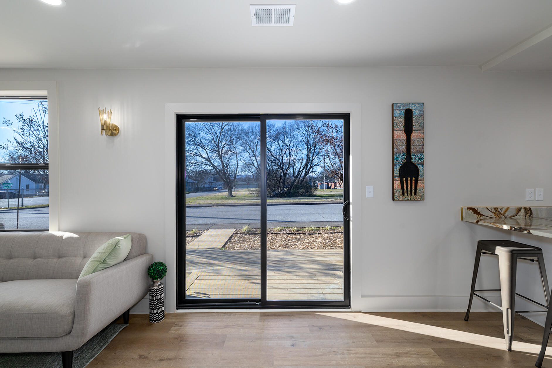 2001 Jackson Street Chattanooga, TN 37404 - Photo 5 of 22 Living Room