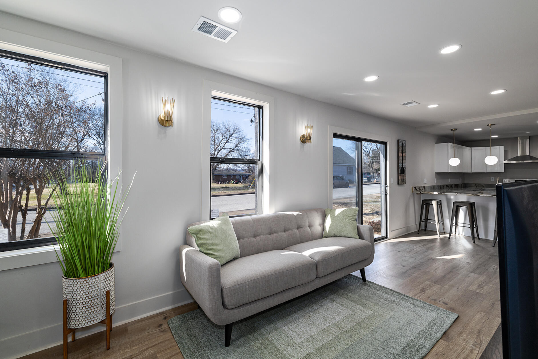 2001 Jackson Street Chattanooga, TN 37404 - Photo 8 of 22 Living Room