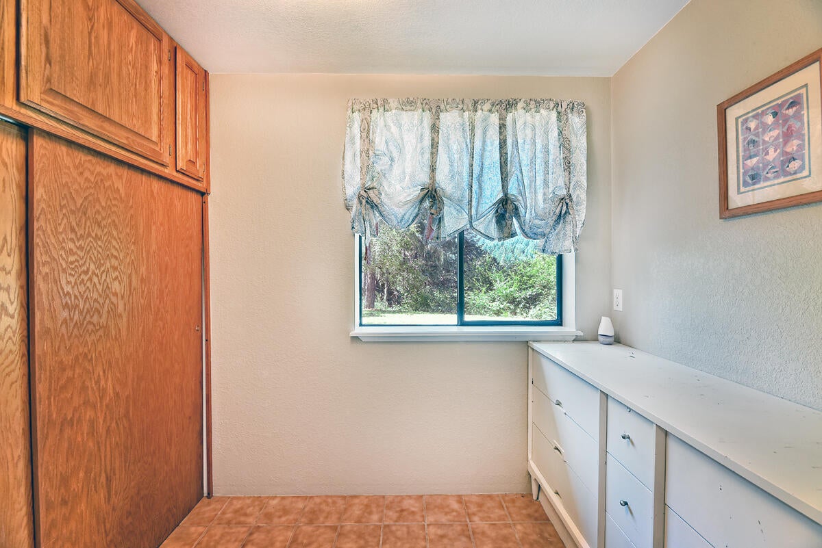 1090 Tunnel Road Glendale, OR 97442 - Photo 38 of 53 37