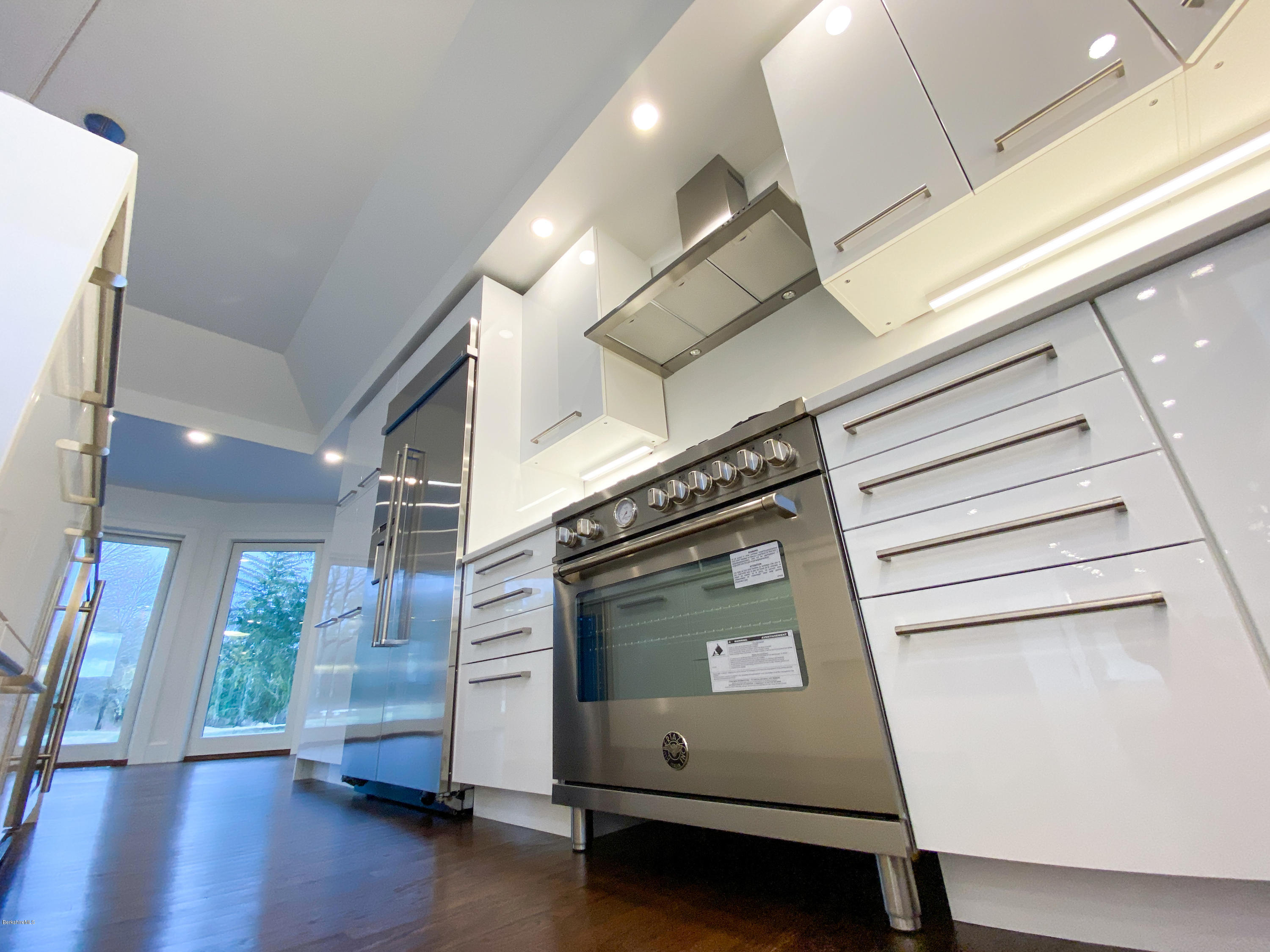22 Prospect Hill Road Stockbridge, MA 01262 - Photo 29 of 78 High End Stove