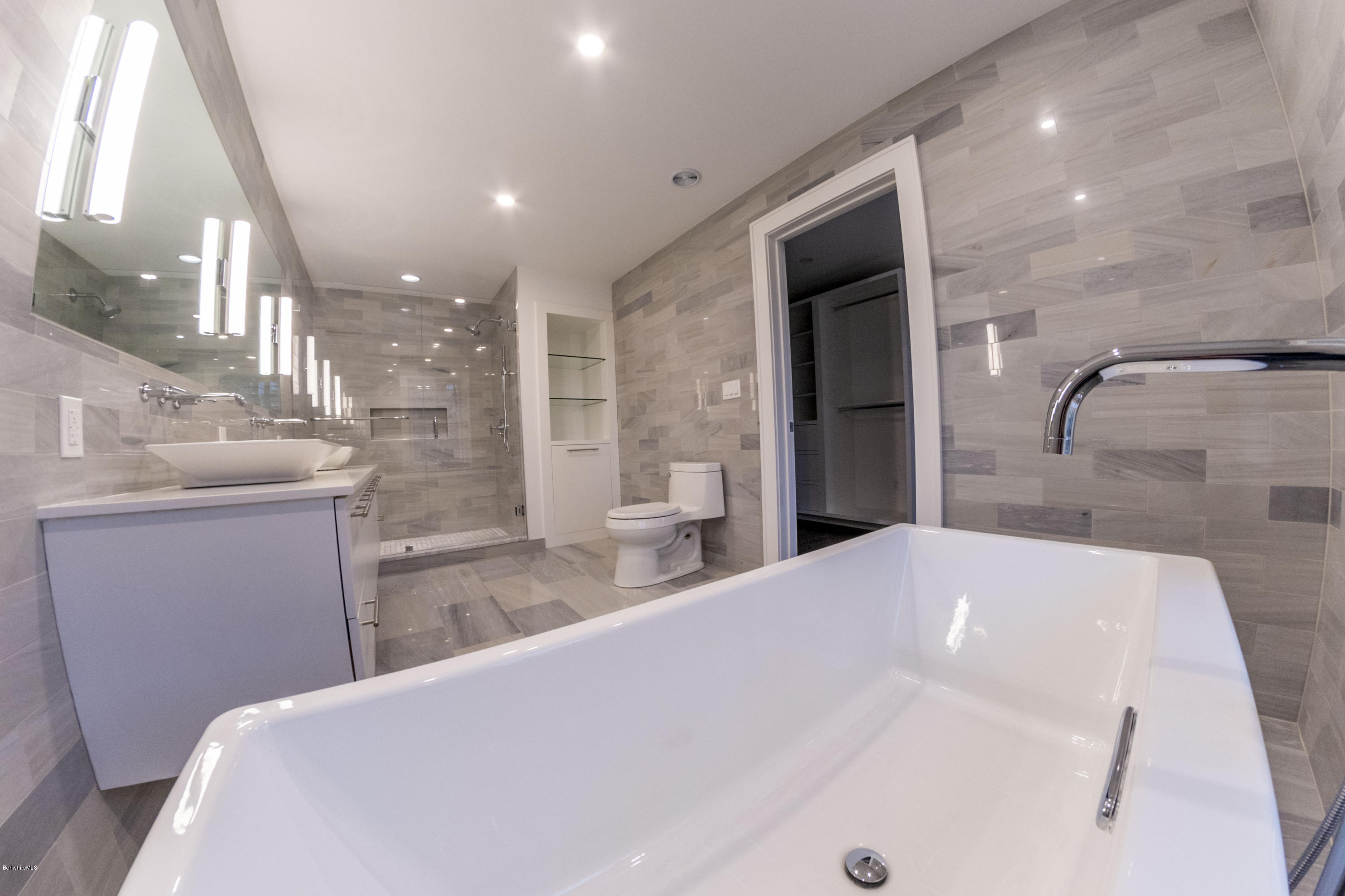 22 Prospect Hill Road Stockbridge, MA 01262 - Photo 52 of 78 Tub view