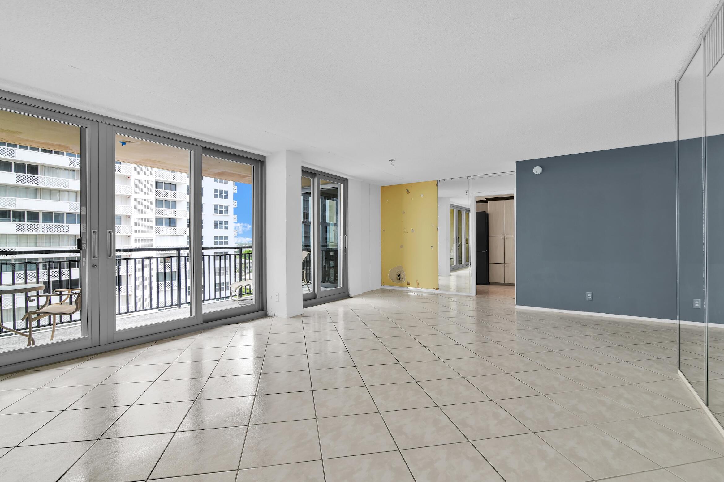 1180 South Ocean Boulevard, Unit 8E Boca Raton, FL 33432 - Photo 8 of 48 Living Room