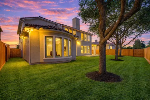 $1,250,000 | 1907 Flower Garden Lane, Houston, TX 77077