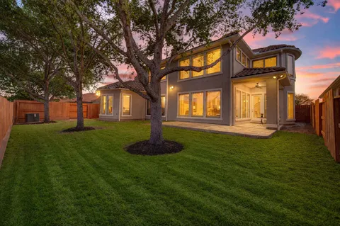 $1,250,000 | 1907 Flower Garden Lane, Houston, TX 77077