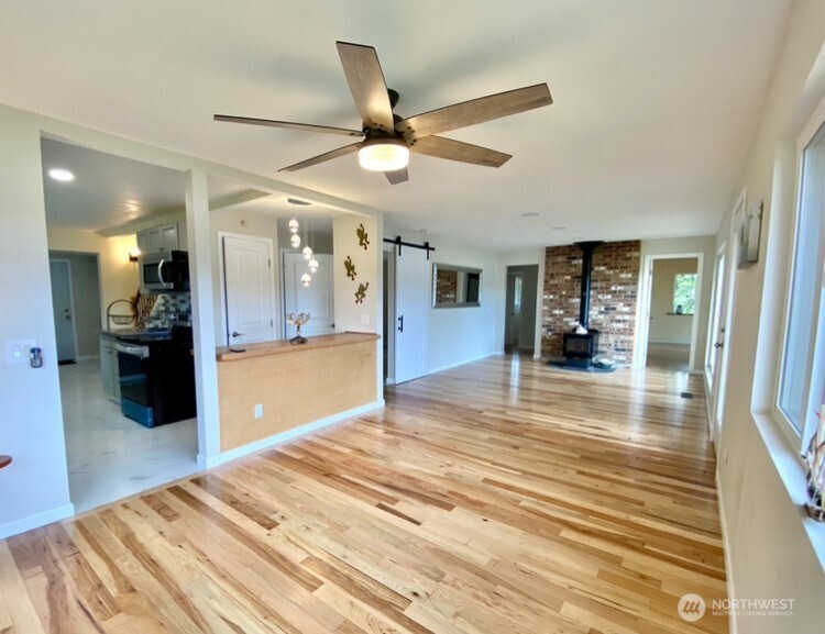 1304 Madrona Beach Road Northwest Olympia, WA 98502 - Photo 16 of 40 a view of a living room