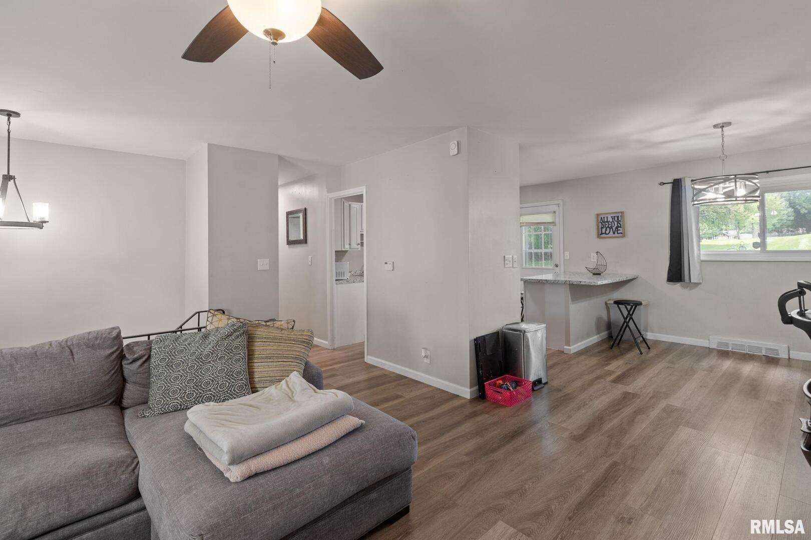 15 Riverview Lane Bettendorf, IA 52722 - Photo 5 of 30