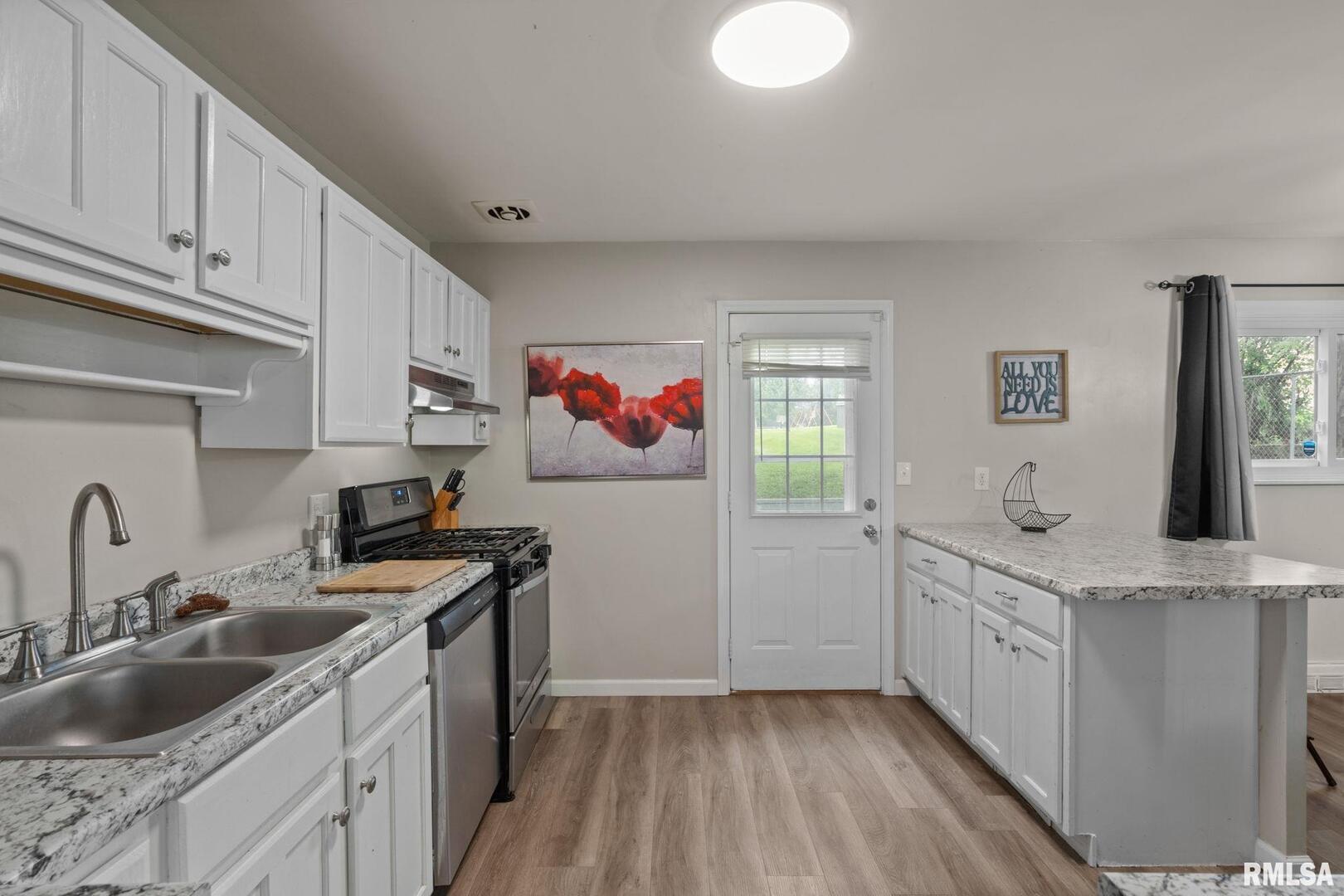 15 Riverview Lane Bettendorf, IA 52722 - Photo 9 of 30