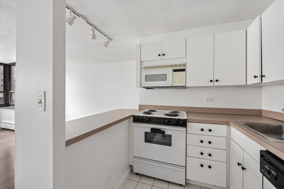 33 East Cedar Street, Unit 7D Chicago, IL 60611 - Photo 11 of 20