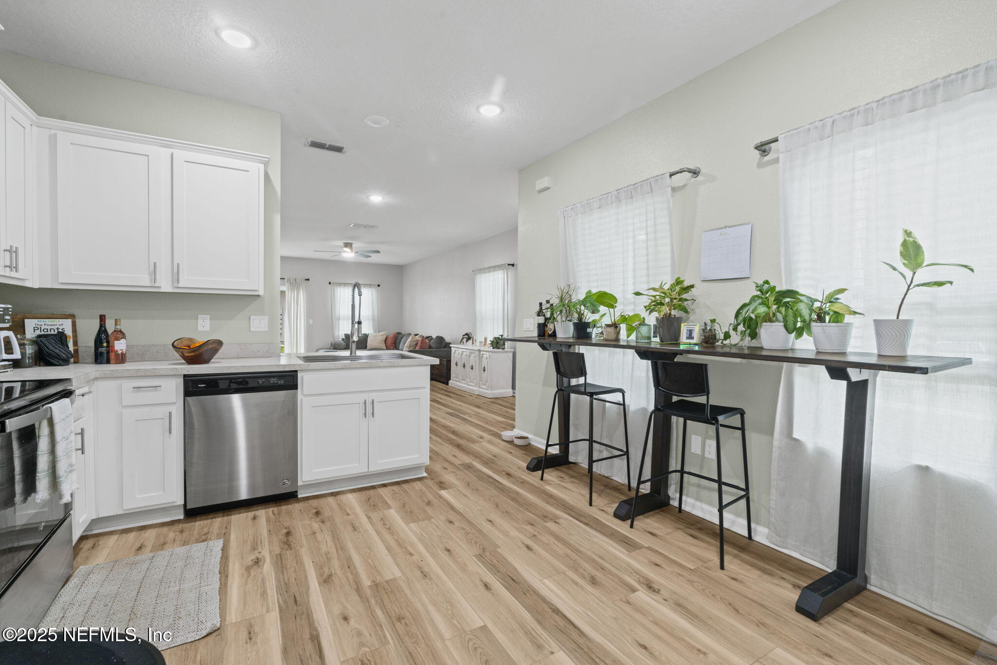 852 Capitol Parkway Jacksonville, FL 32218 - Photo 15 of 42 a kitchen with a table and chairs in it
