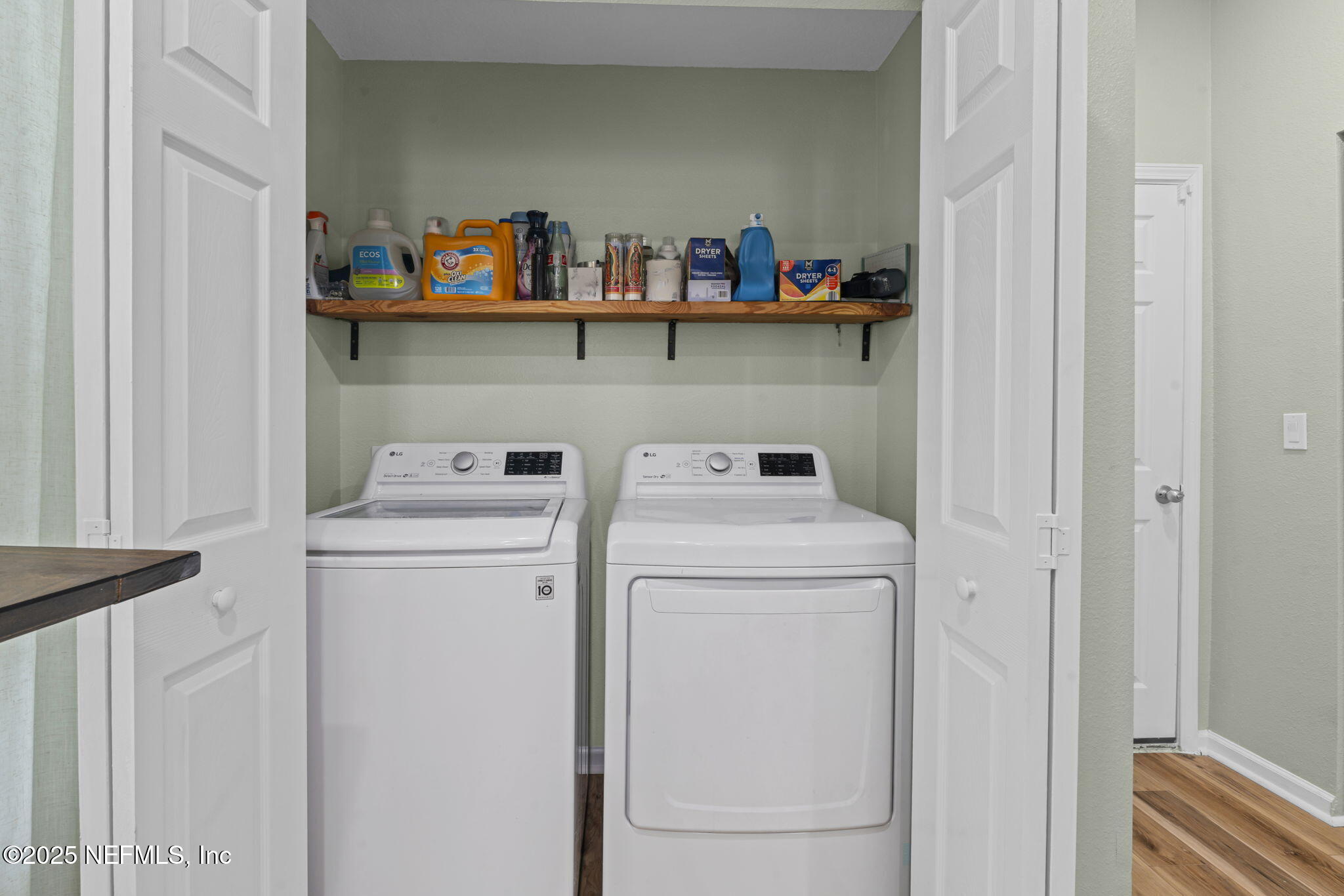 852 Capitol Parkway Jacksonville, FL 32218 - Photo 16 of 42 a utility room with dryer and washer