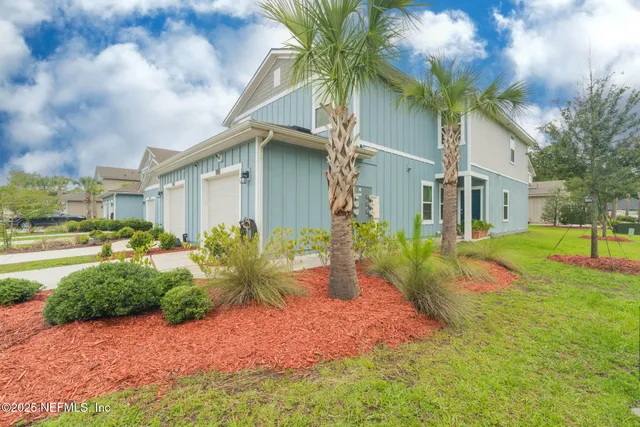 a view of a yard in front of a house