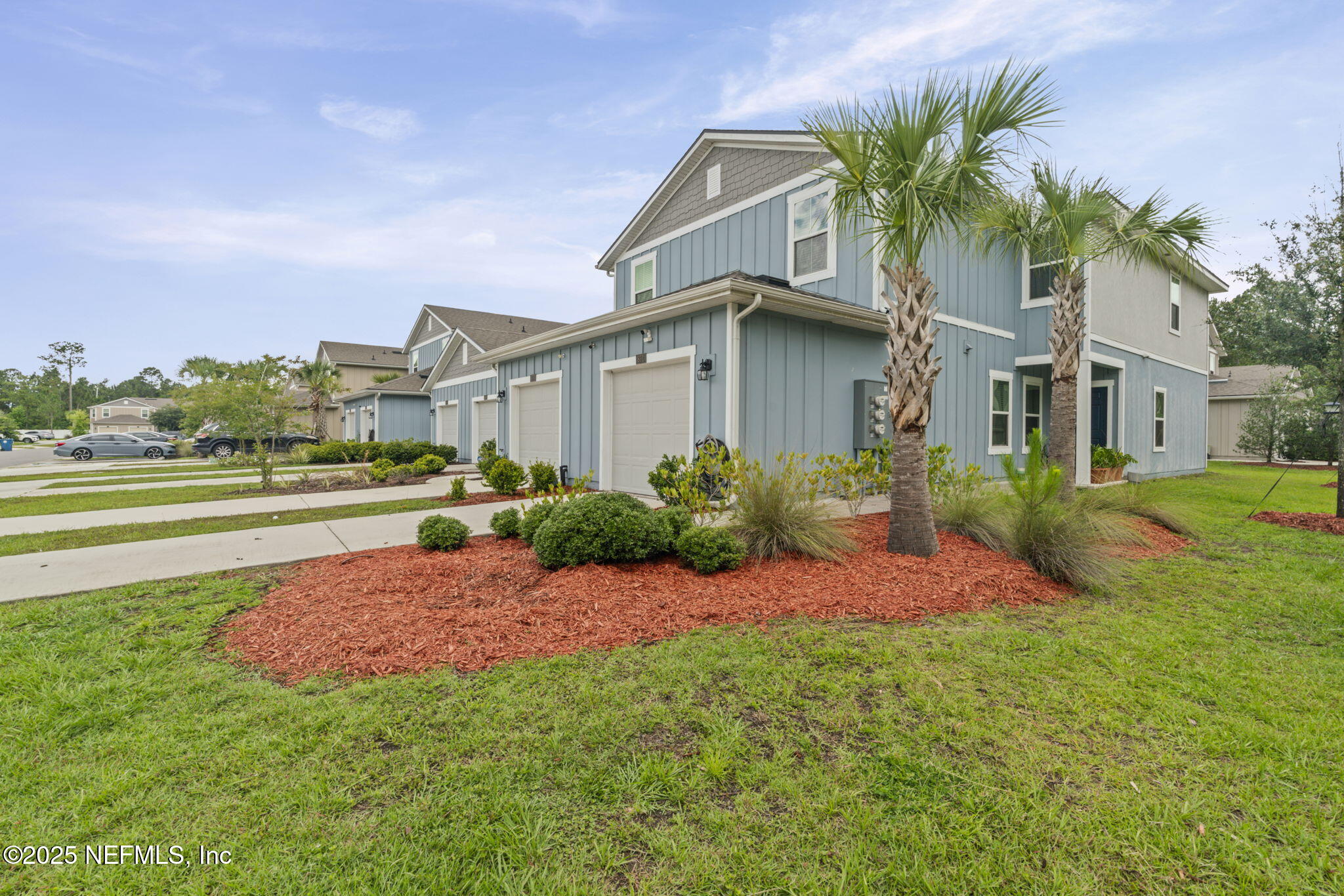 852 Capitol Parkway Jacksonville, FL 32218 - Photo 4 of 42 a front view of a house with a yard and garage