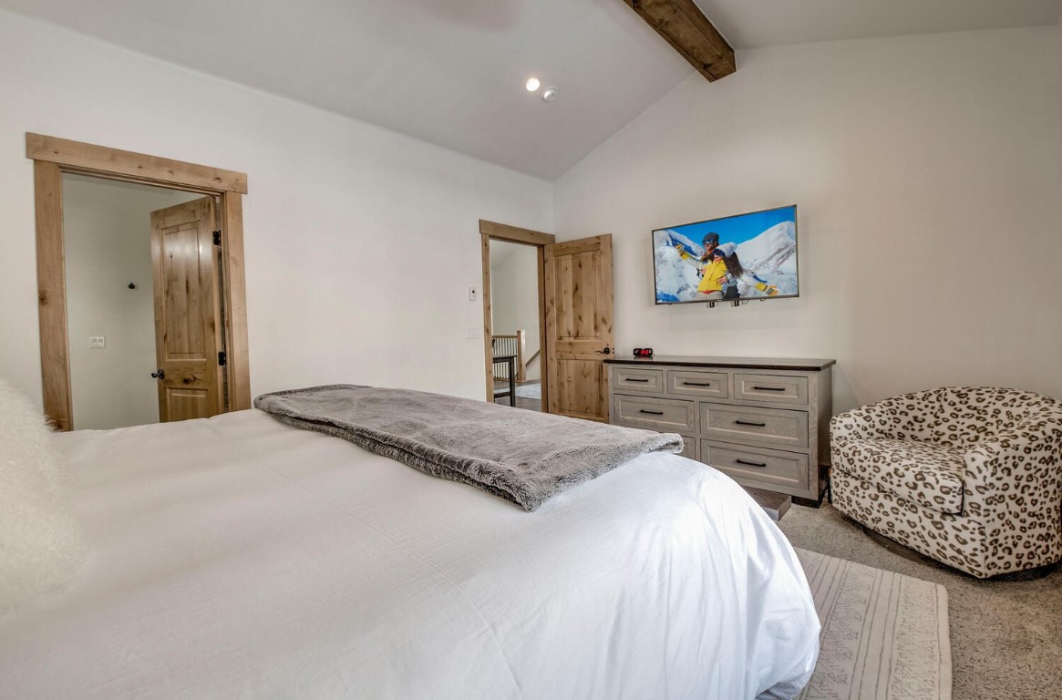 28 Damselfly Loop Silverthorne, CO 80498 - Photo 17 of 45 a bedroom with a bed and a dresser