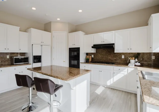 $2,198,888 | 25657 Crestfield Drive, Castro Valley, CA 94552