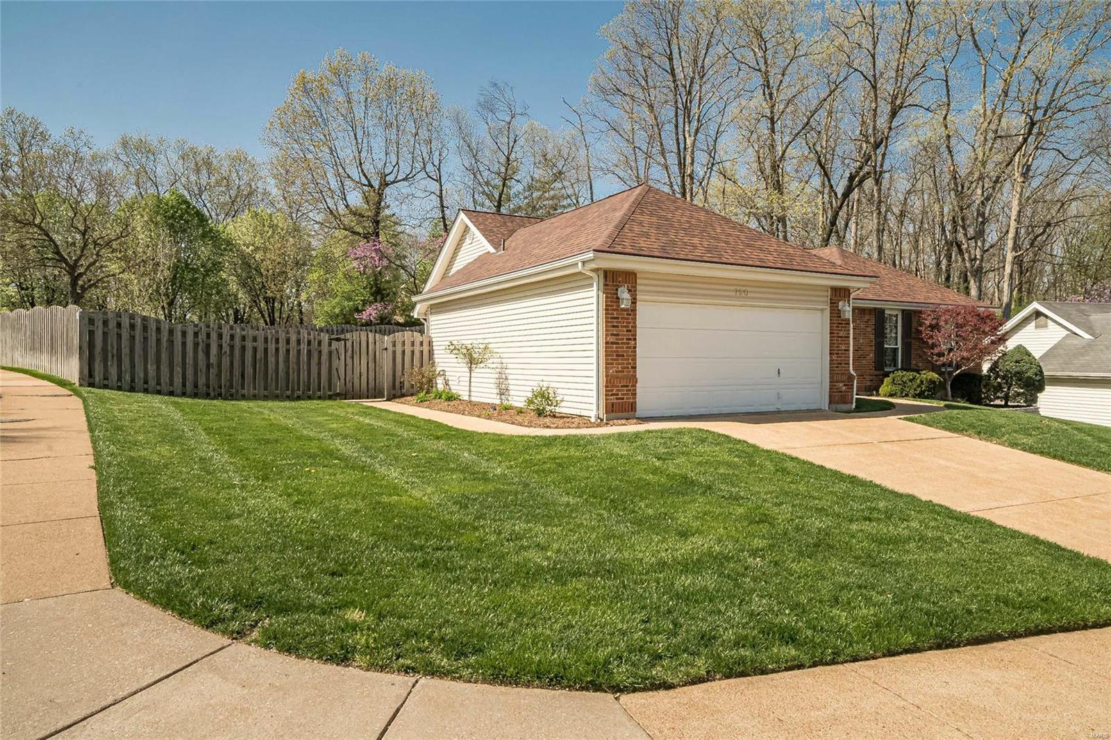 750 Strafford Ridge Drive Ballwin, MO 63021 - Photo 2 of 36 Gallery Image 2