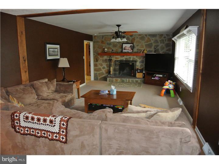 61 Auburn Road Woodstown, NJ 08098 - Photo 4 of 20 Living Room