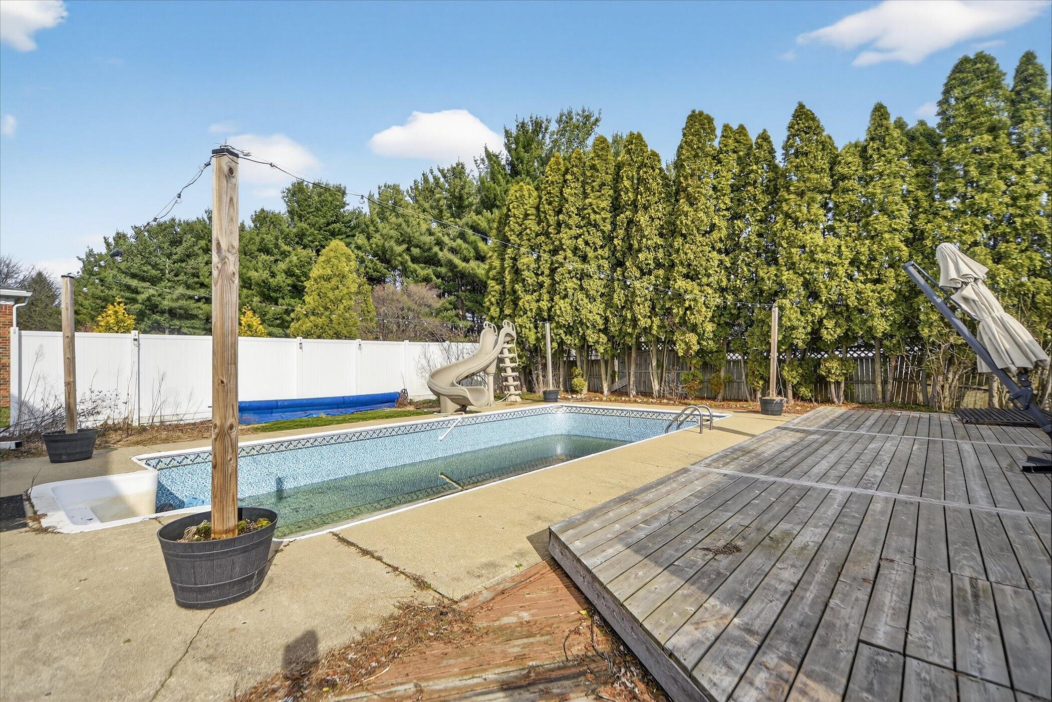 4546 East Berry Road Pleasant Lake, MI 49272 - Photo 37 of 40 37-4546-E-Berry-Rd-WindowStill