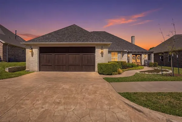 $689,900 | 9012 Reata W Drive, Benbrook, TX 76126