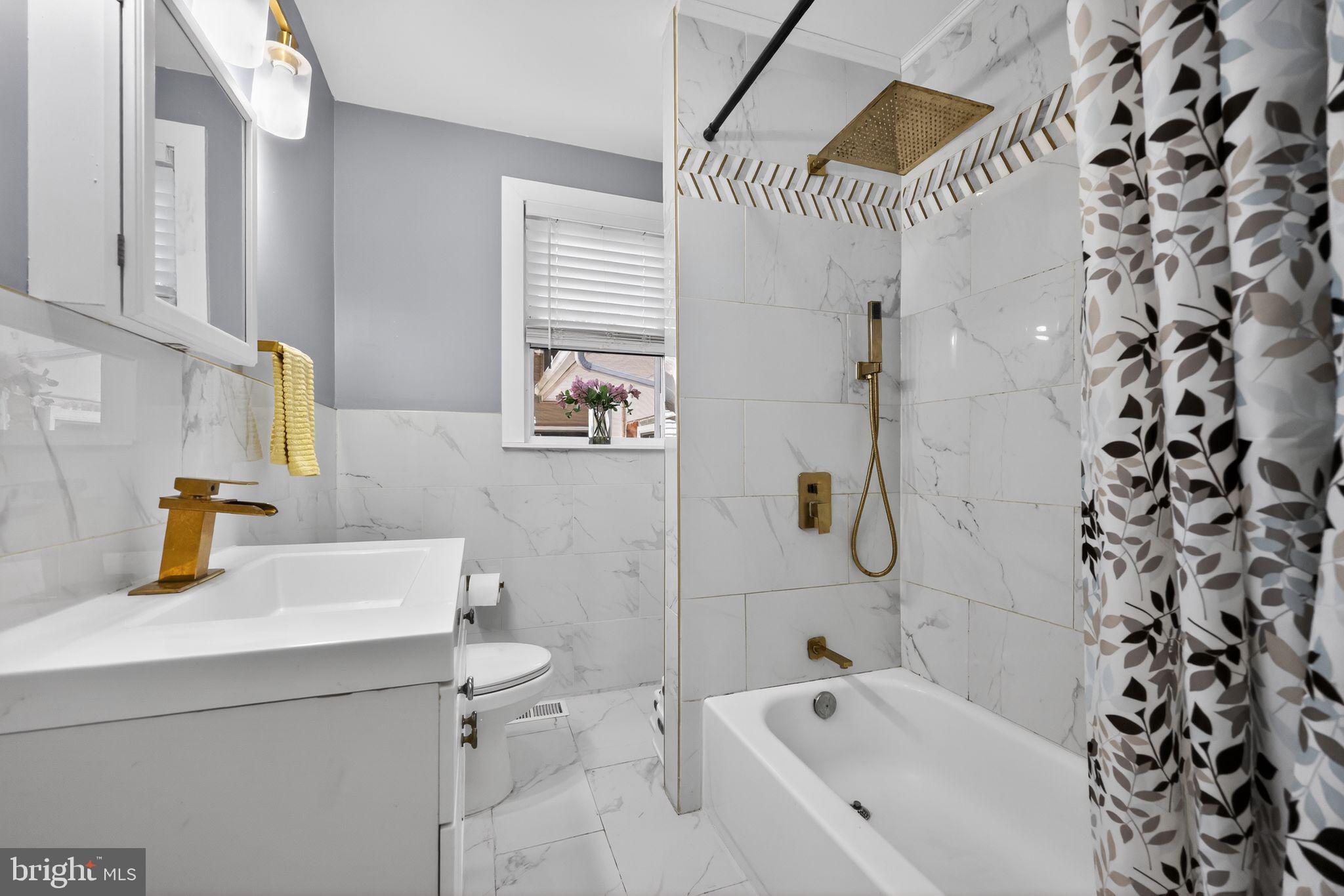 24 Alden Avenue Delran, NJ 08075 - Photo 22 of 32 hall bathroom - main level