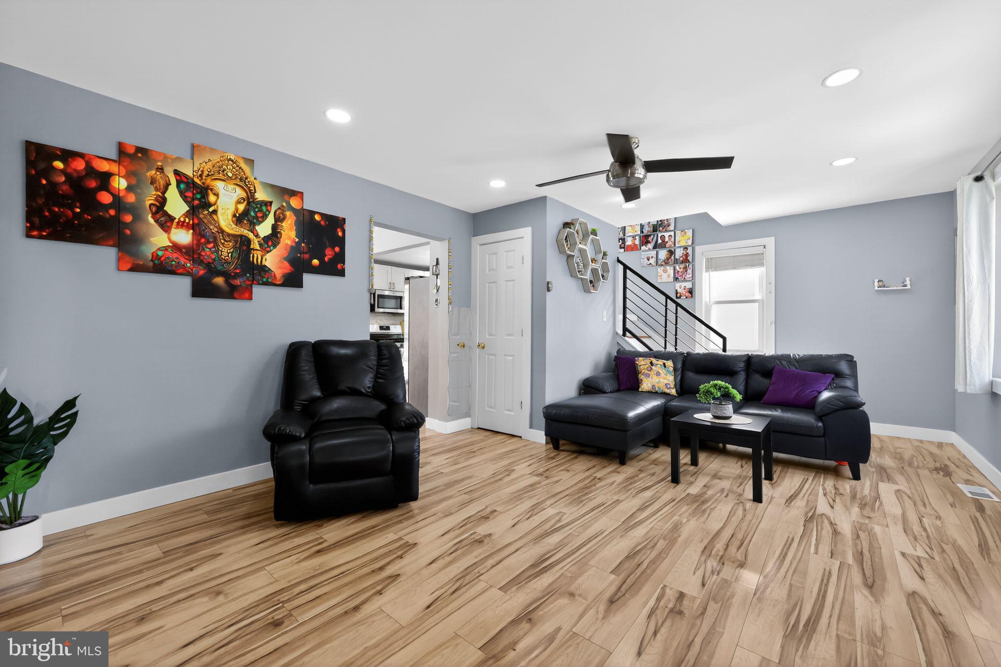 24 Alden Avenue Delran, NJ 08075 - Photo 5 of 32 livingroom