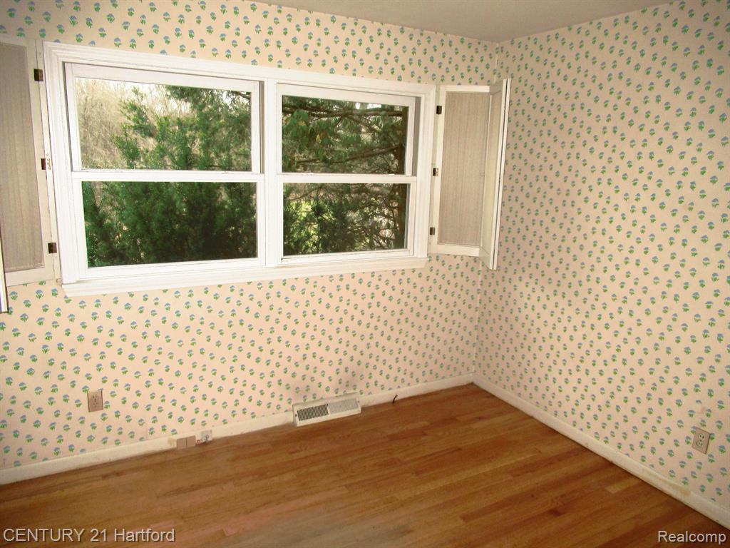 29069 Utley Road Farmington Hills, MI 48334 - Photo 16 of 27