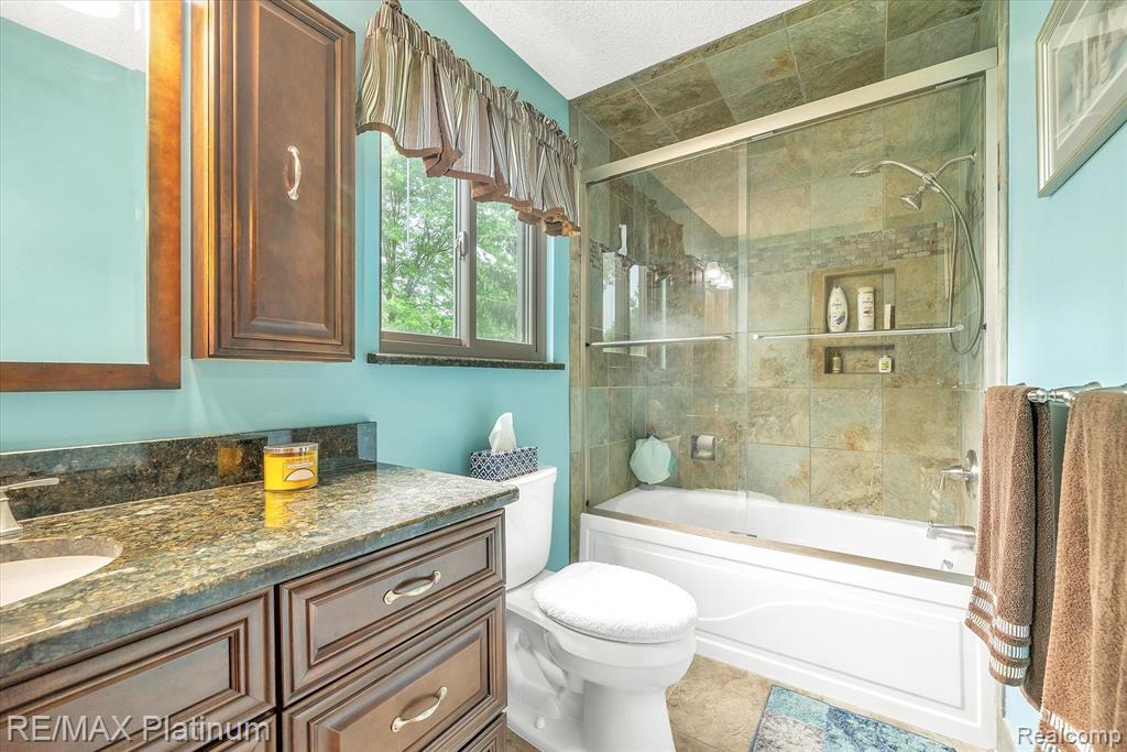 4089 West Maple Road Wixom, MI 48393 - Photo 23 of 46