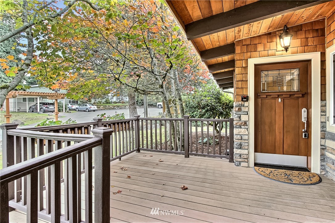427 Southwest 127th Street Seattle, WA 98146 - Photo 2 of 19 Gallery Image 2