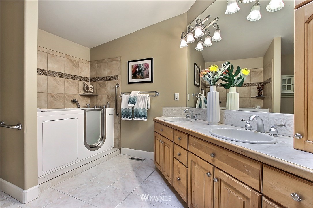 427 Southwest 127th Street Seattle, WA 98146 - Photo 15 of 19 Gallery Image 15