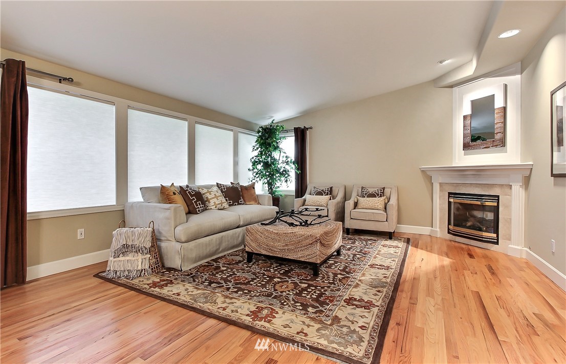 427 Southwest 127th Street Seattle, WA 98146 - Photo 3 of 19 Gallery Image 3