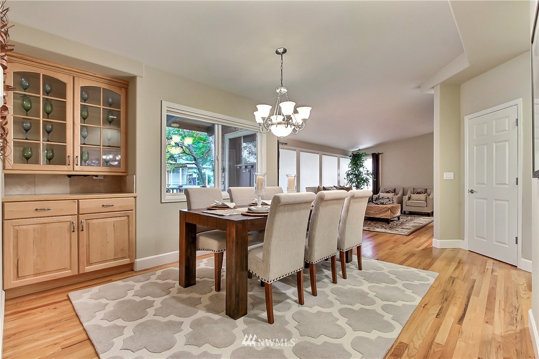 427 Southwest 127th Street Seattle, WA 98146 - Photo 5 of 19 Gallery Image 5