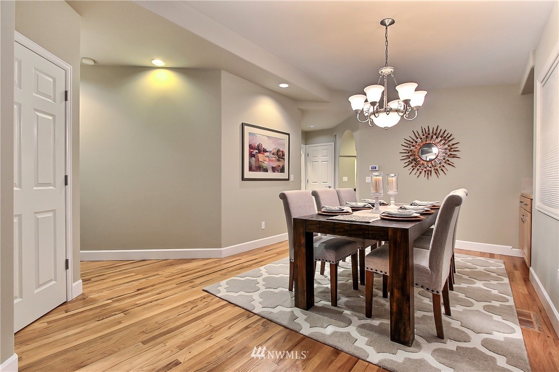 427 Southwest 127th Street Seattle, WA 98146 - Photo 6 of 19 Gallery Image 6