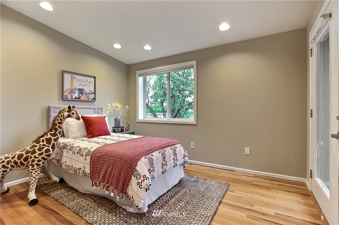 427 Southwest 127th Street Seattle, WA 98146 - Photo 10 of 19 Gallery Image 10