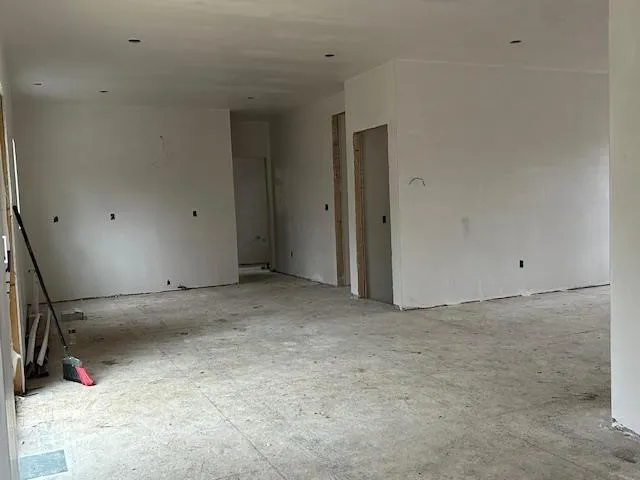 $844,900 | 20 Doreen Court, Cranston, RI 02921