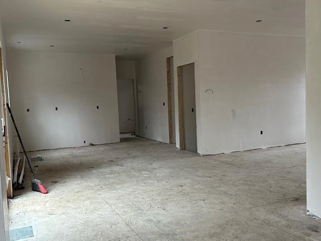 20 Doreen Court Cranston, RI 02921 - Photo 5 of 11