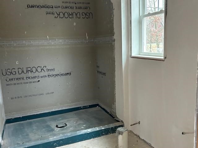 20 Doreen Court Cranston, RI 02921 - Photo 8 of 11 1st floor full bathroom