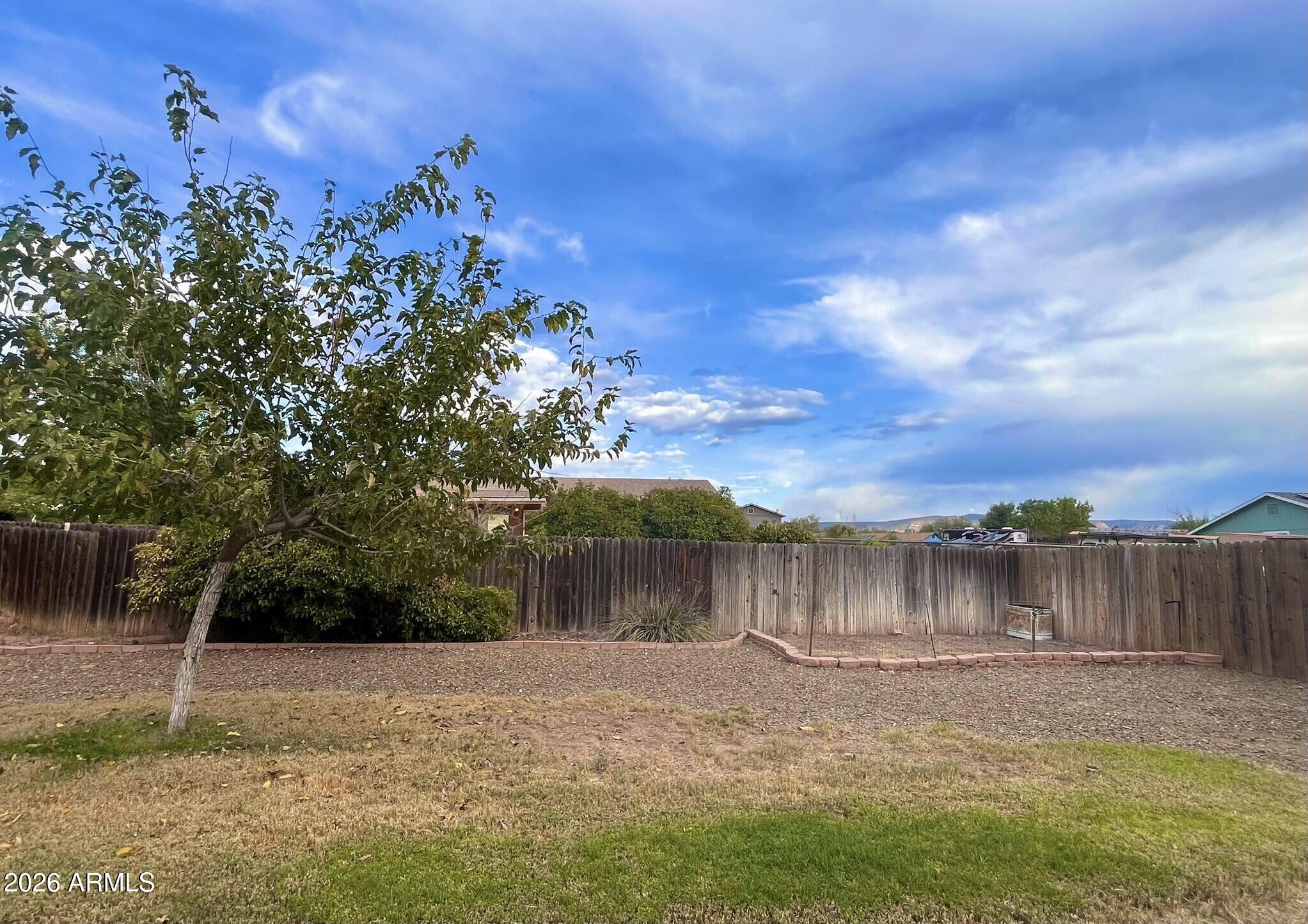 5655 North Laura Lane Rimrock, AZ 86335 - Photo 33 of 37 a view of a yard with wooden fence