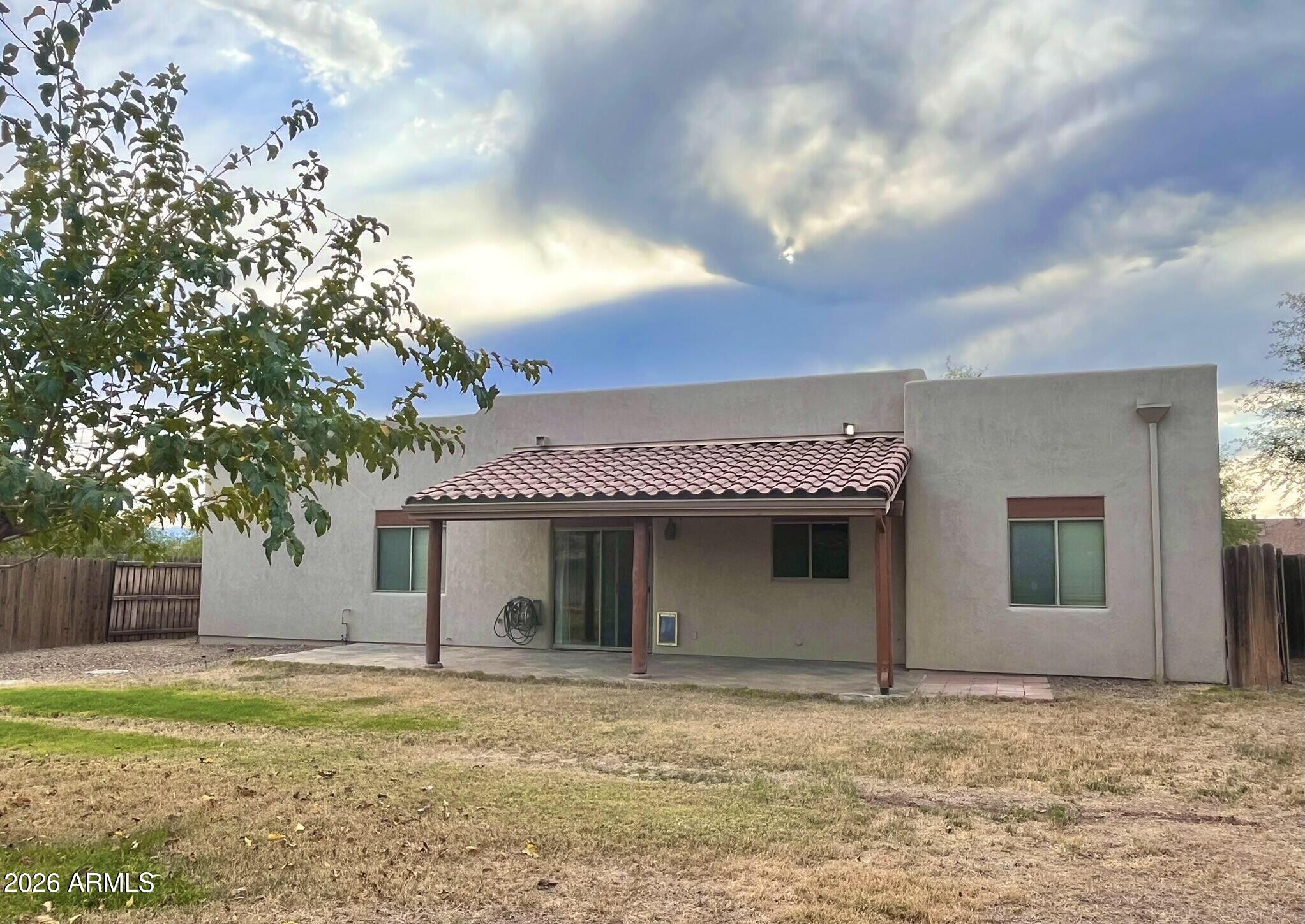 5655 North Laura Lane Rimrock, AZ 86335 - Photo 35 of 37 a front view of a house with a garden
