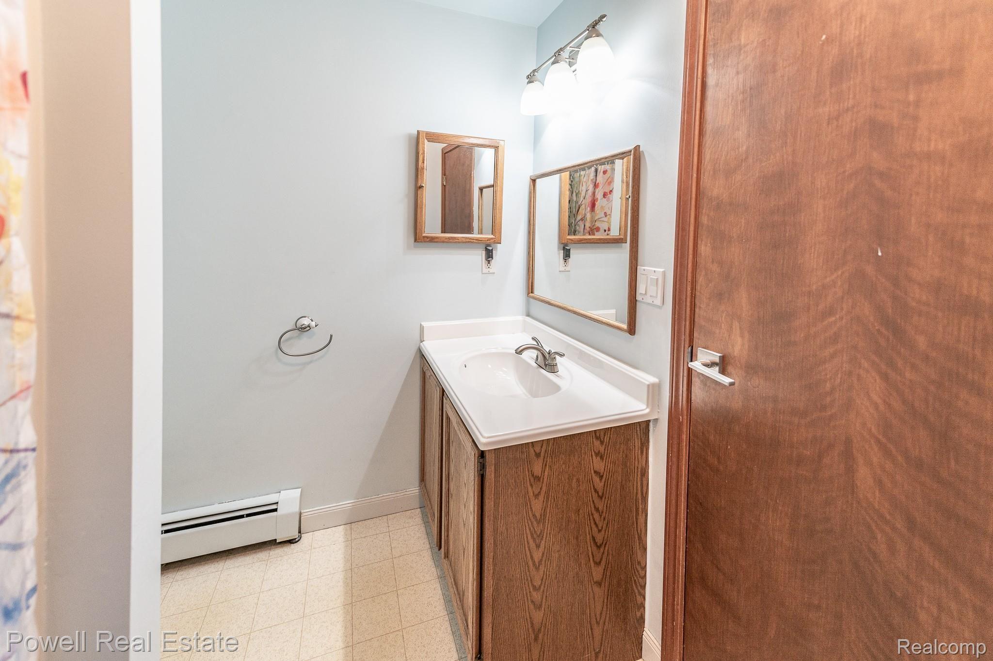 13197 Rattalee Lake Road Davisburg, MI 48350 - Photo 35 of 51 Full Bathroom