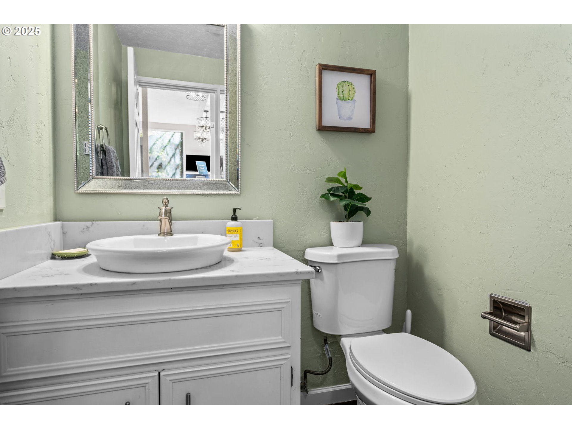 792 Brookside Drive Eugene, OR 97405 - Photo 15 of 46 a bathroom with a sink toilet and a mirror