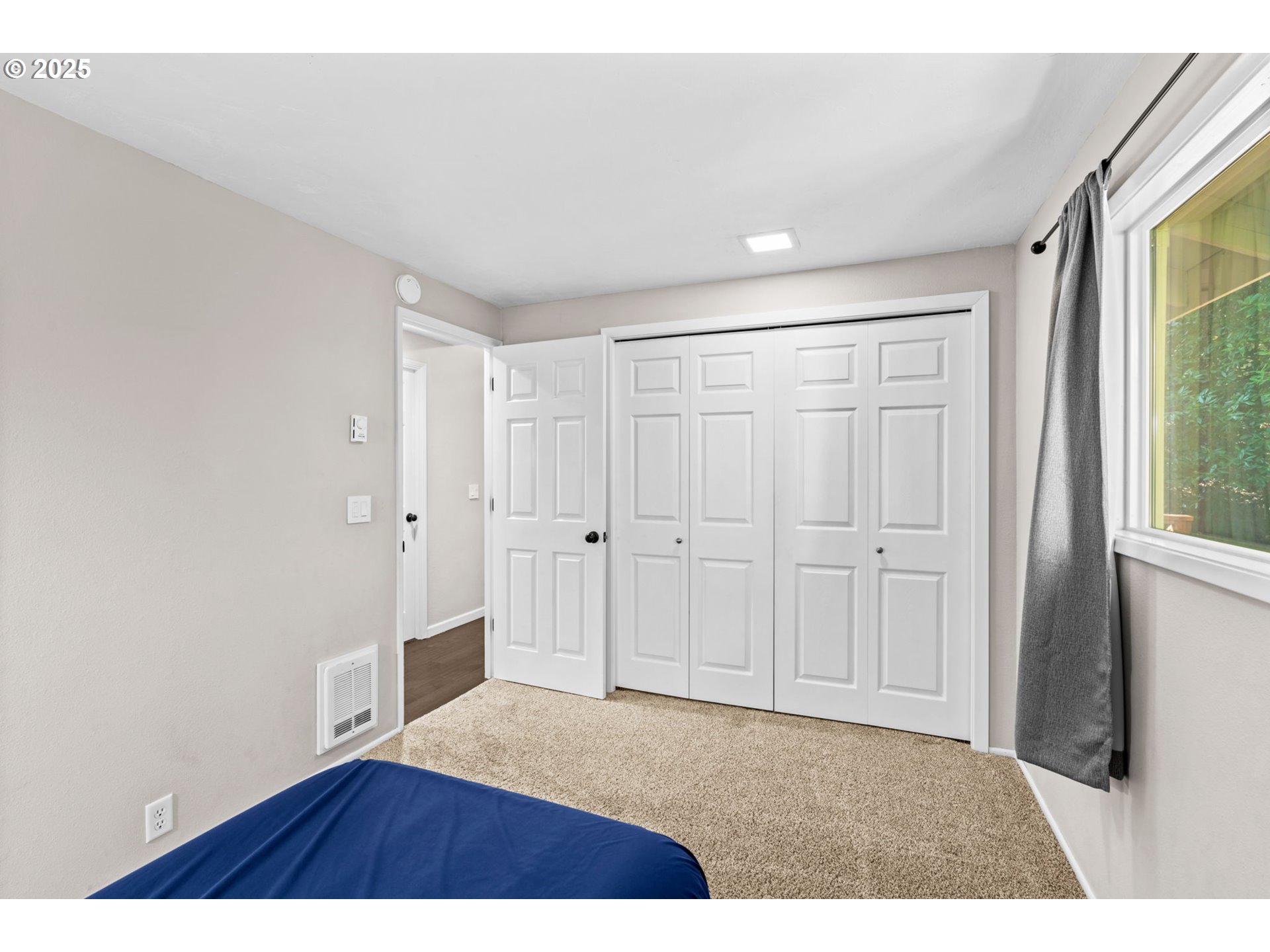 792 Brookside Drive Eugene, OR 97405 - Photo 31 of 46 a view of an empty room and window