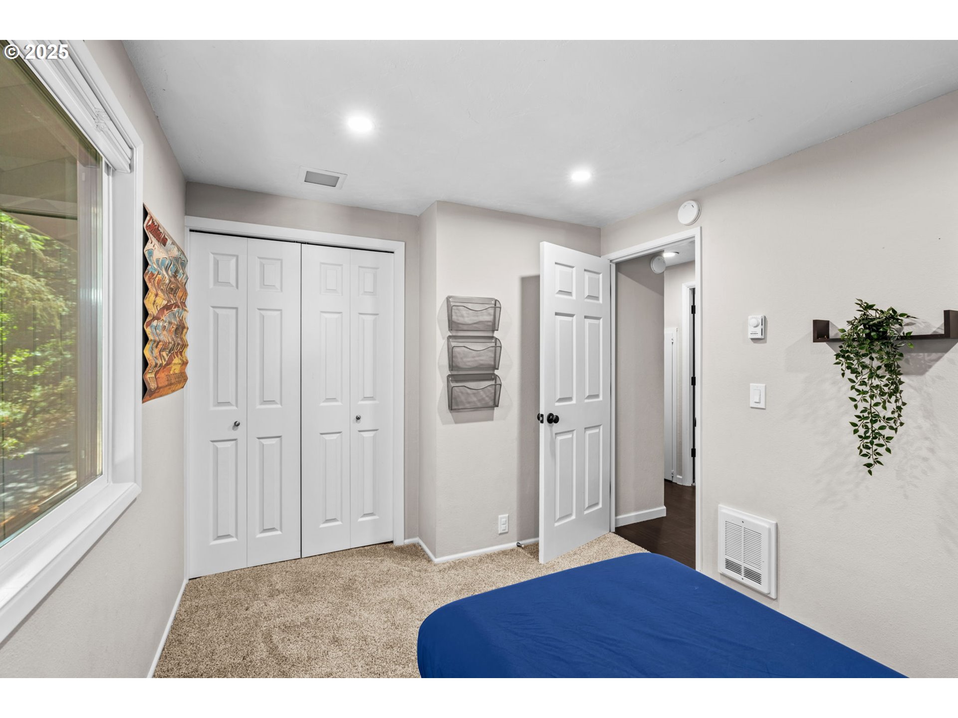 792 Brookside Drive Eugene, OR 97405 - Photo 35 of 46 a bathroom with a shower and a tub