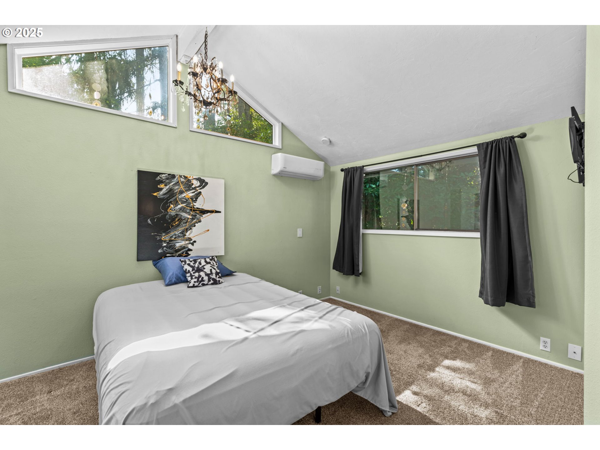 792 Brookside Drive Eugene, OR 97405 - Photo 37 of 46 a bedroom with a bed and a painting on the wall