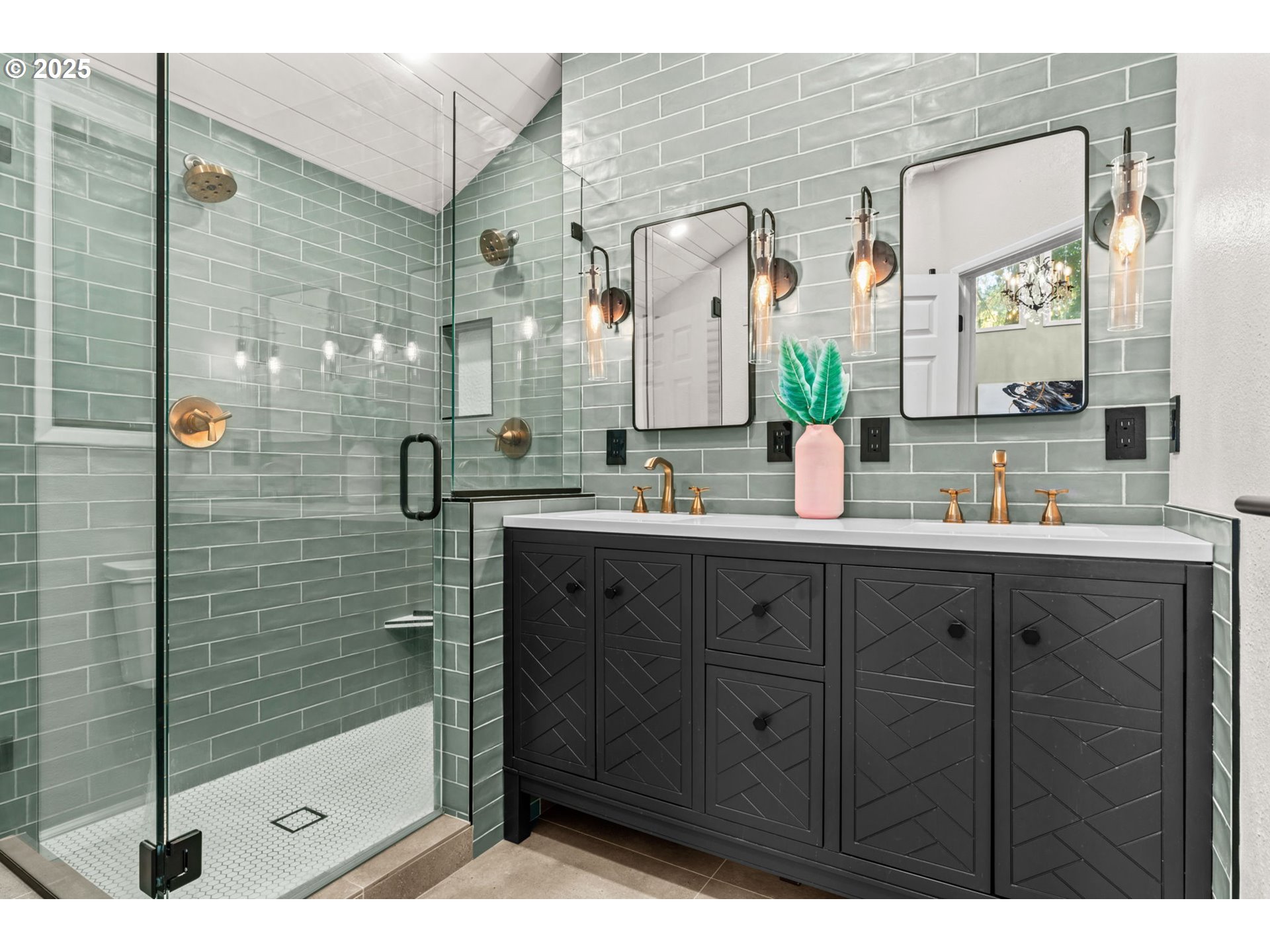 792 Brookside Drive Eugene, OR 97405 - Photo 41 of 46 a bathroom with a shower sink and mirror