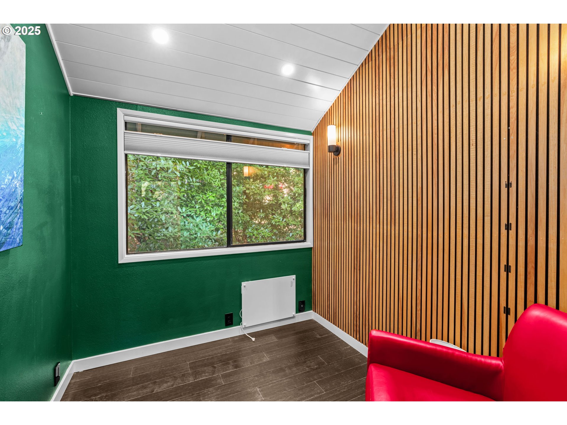 792 Brookside Drive Eugene, OR 97405 - Photo 43 of 46 a view of an empty room with a window