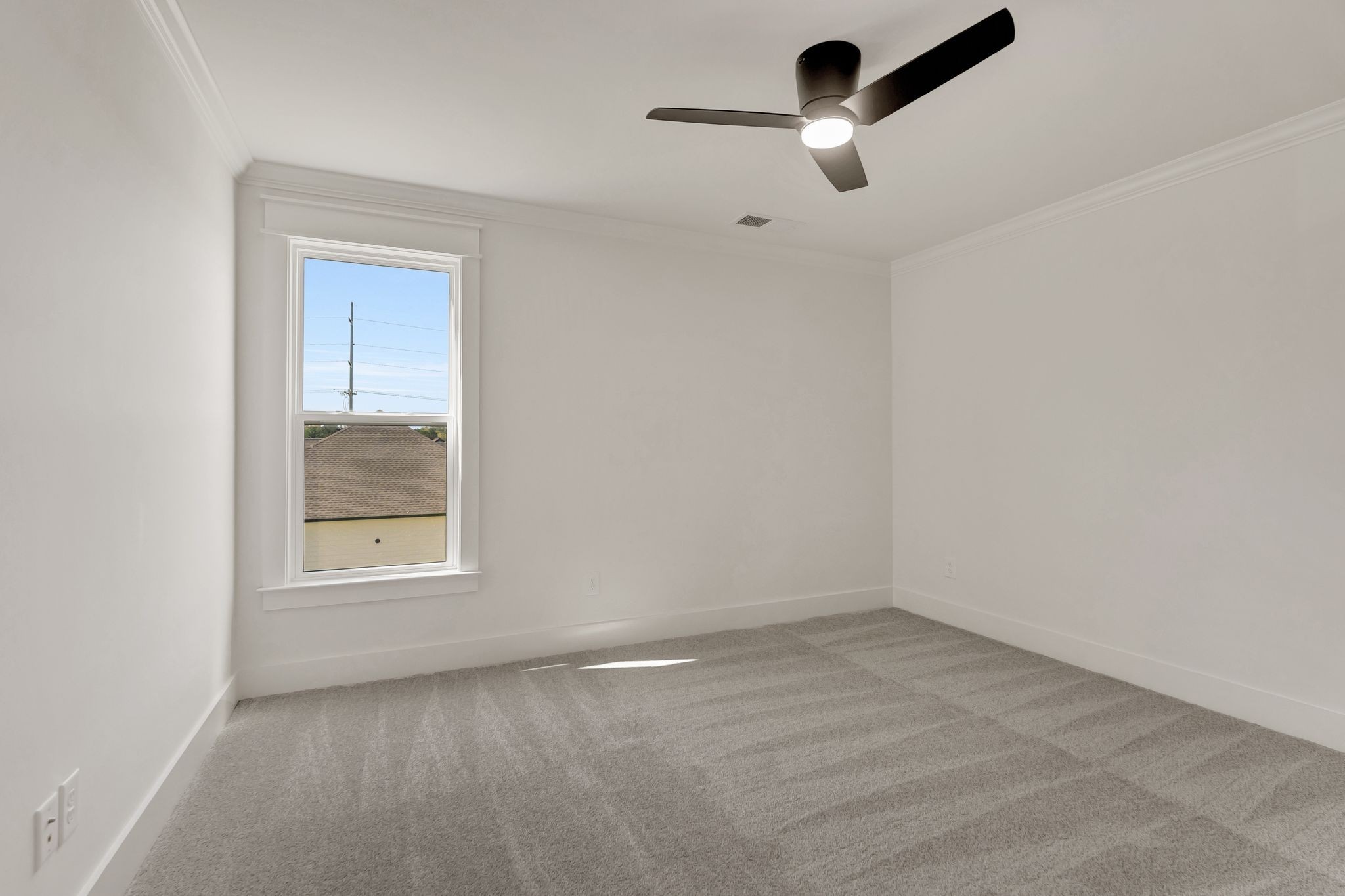 50 Pontoon Place Winchester, TN 37398 - Photo 32 of 57 an empty room with a window