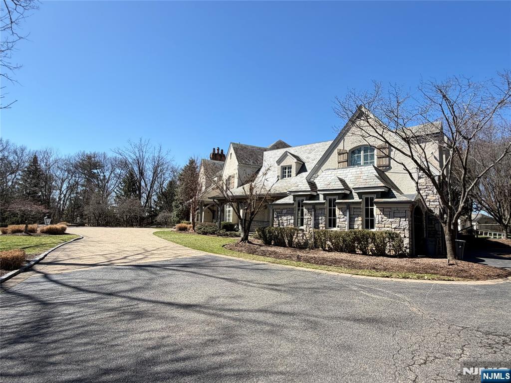 325 Wearimus Road Ho-Ho-Kus, NJ 07423 - Photo 3 of 26