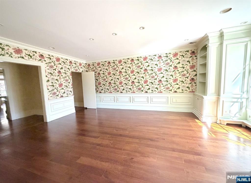 325 Wearimus Road Ho-Ho-Kus, NJ 07423 - Photo 7 of 26