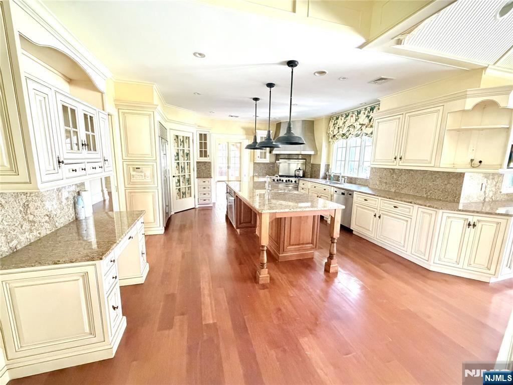 325 Wearimus Road Ho-Ho-Kus, NJ 07423 - Photo 8 of 26